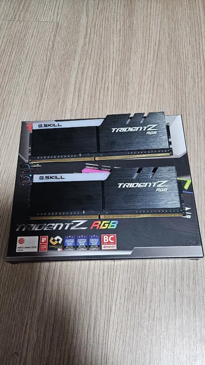 DDR4 지스킬 Gskill TRIDENT Z 8기가램 2장 팝니다.